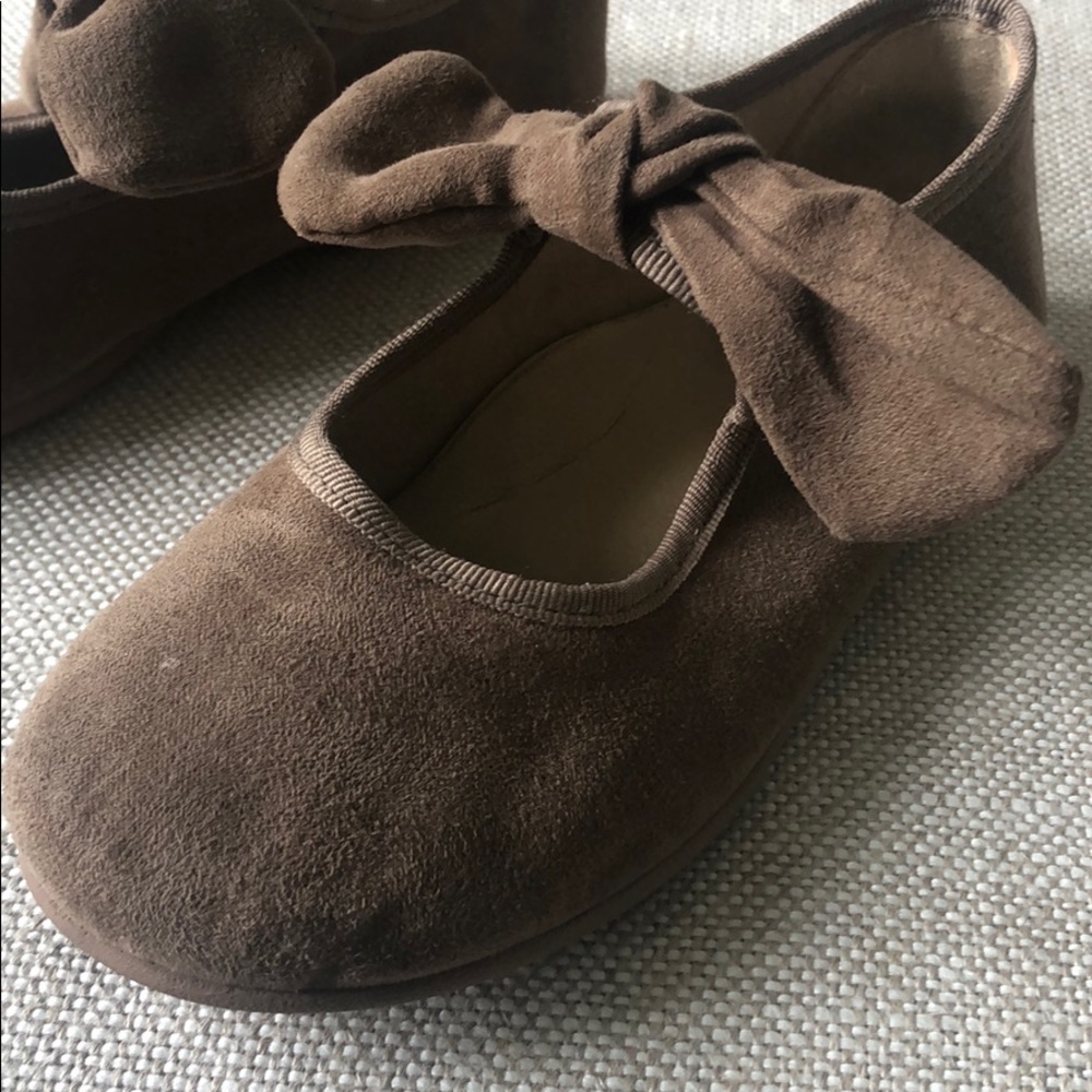 Formal comfortable shoes with bow